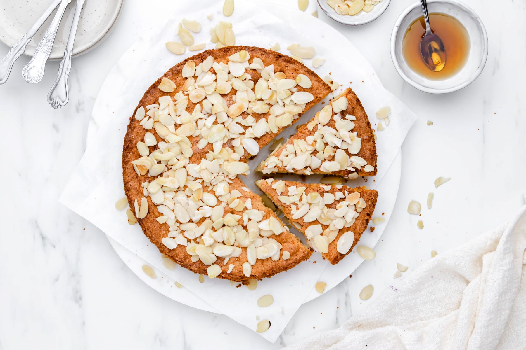 Almond Cake: A Delectable French Dessert For Financiers Lovers