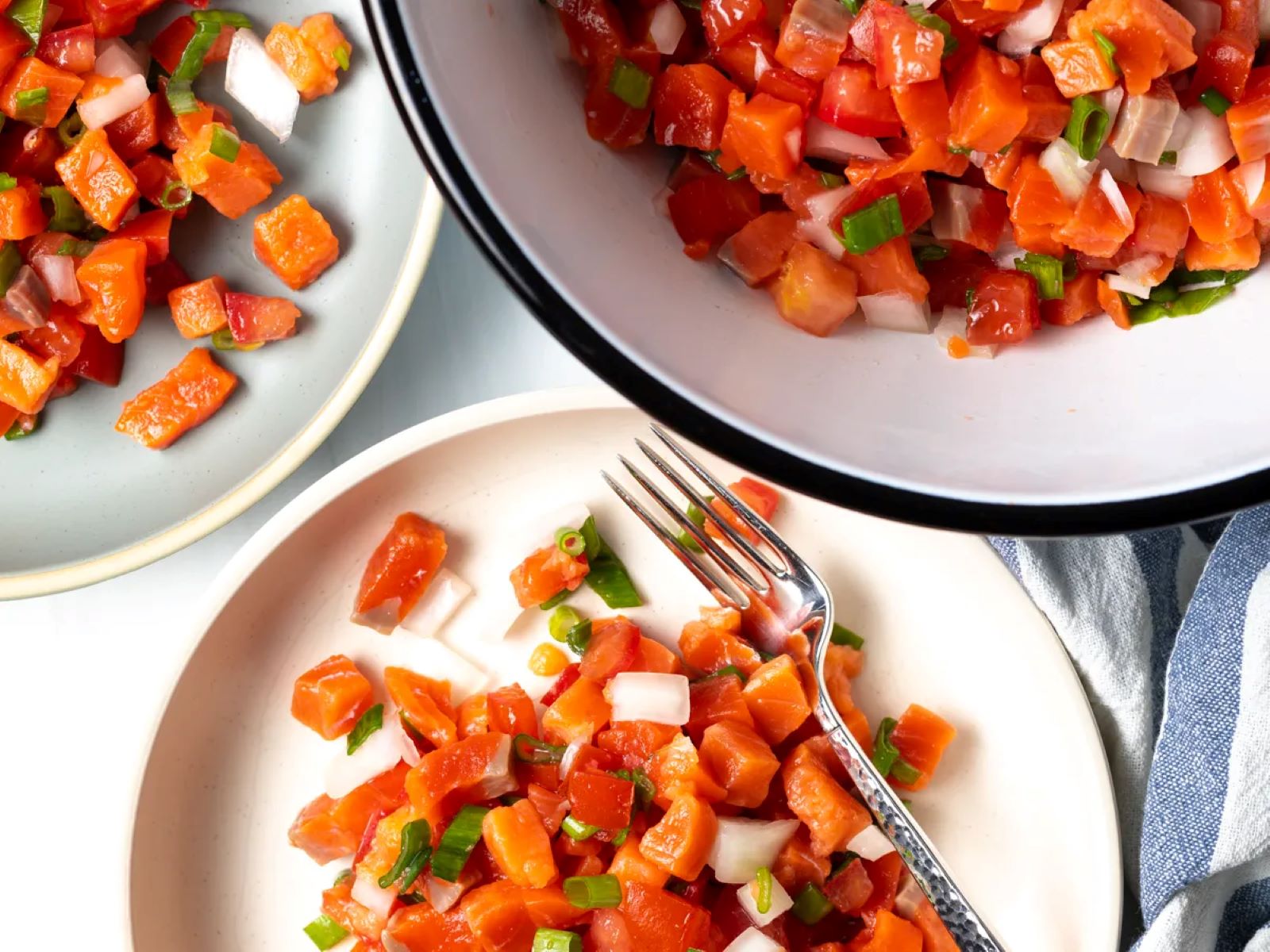 Hawaiian Salmon Tomato Salad: A Refreshing Lomi Lomi Twist