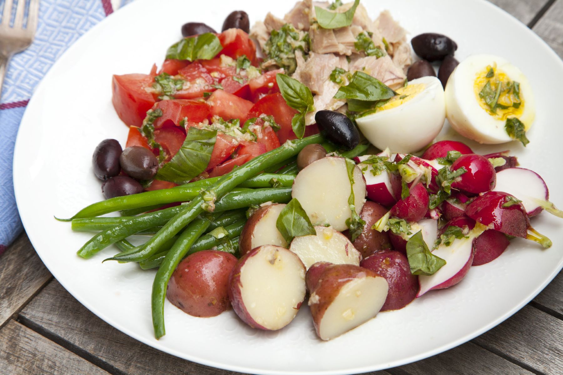 Healthy Nicoise Salad With Endive And Anchovies